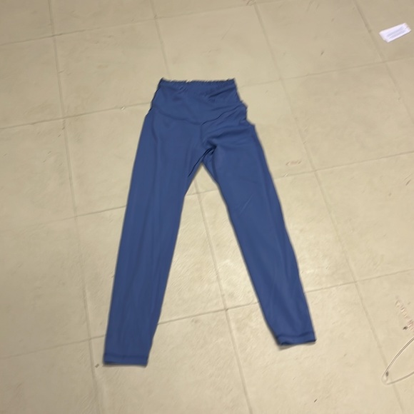 Aerie bundle only worn once or twice small stains as shown in pictures - Picture 4 of 10